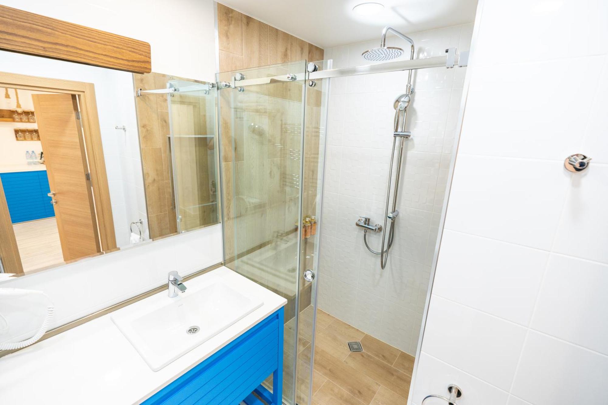 Seagull Beachfront Boutique Hotel 巴统 客房 照片